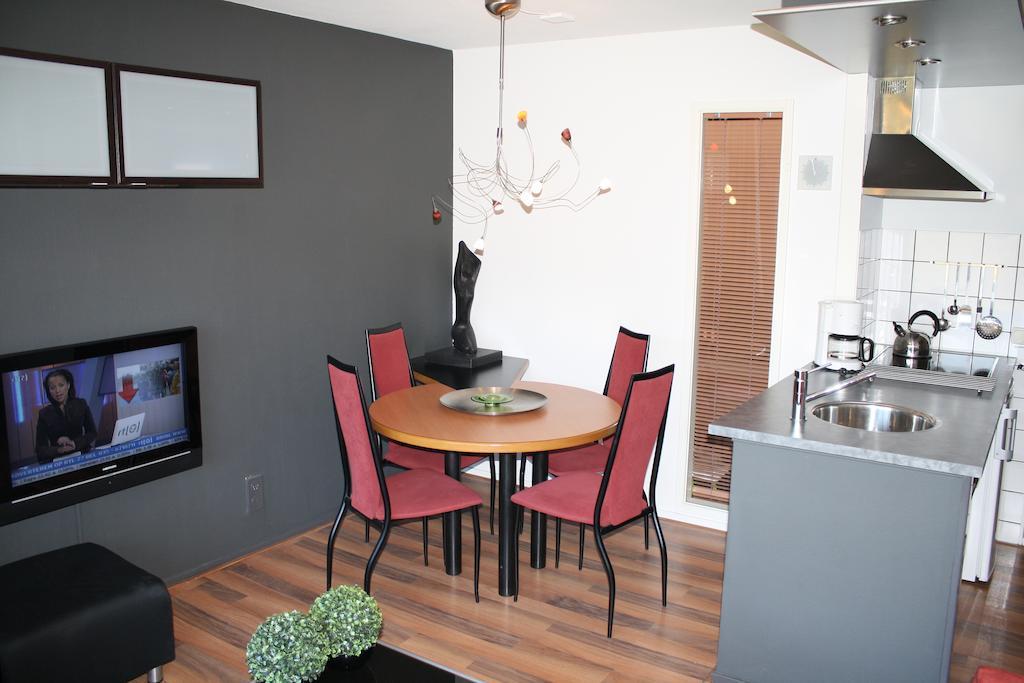 Aphrodite Met Zonnig Terras, Eigen Keuken, Verwarmd Hotel-Zwembad, Nabij Dorp, Duinen En Strand Hollum  Quarto foto